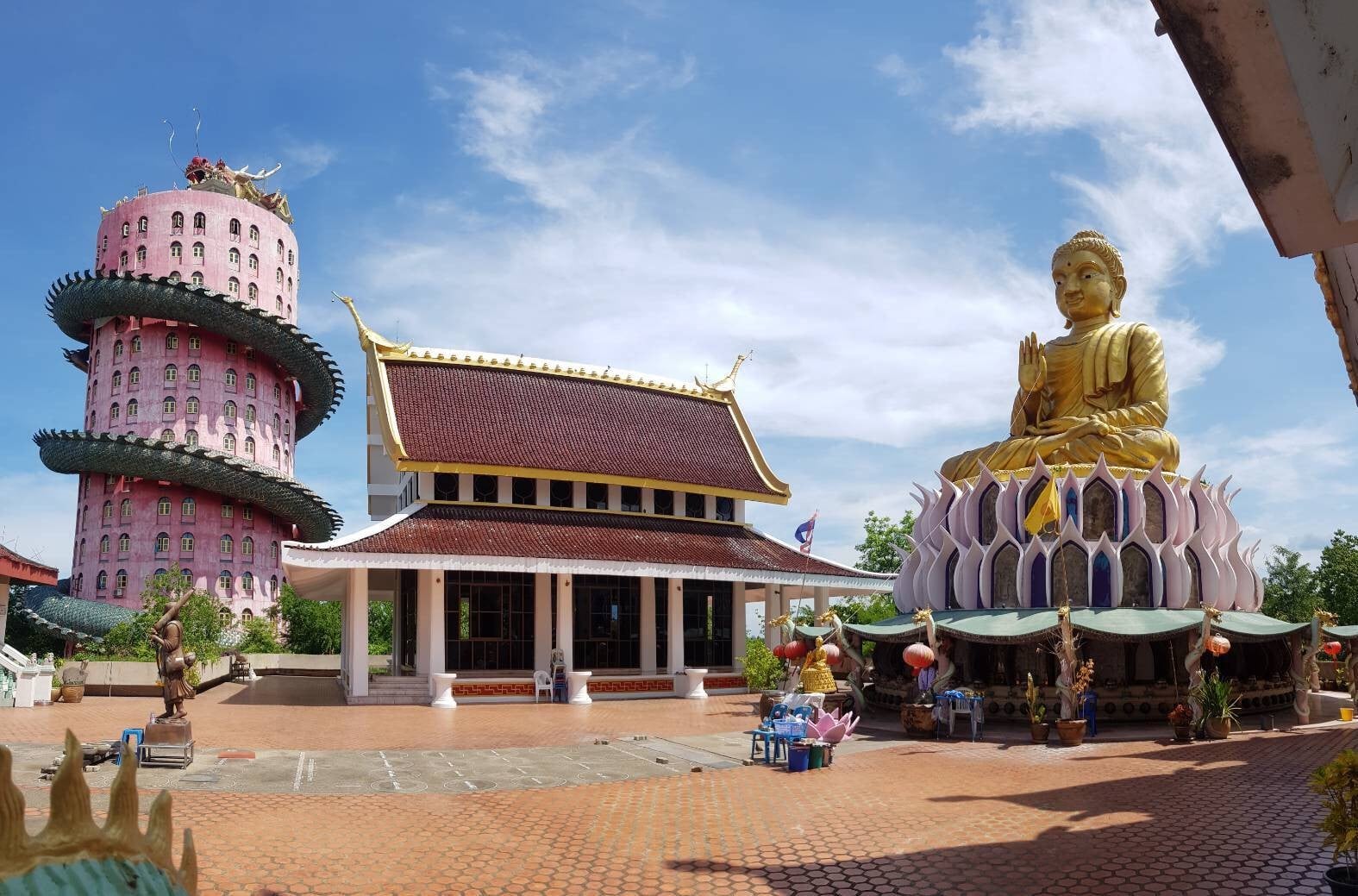 wat-sam-phran-temple-grounds-giant-statues